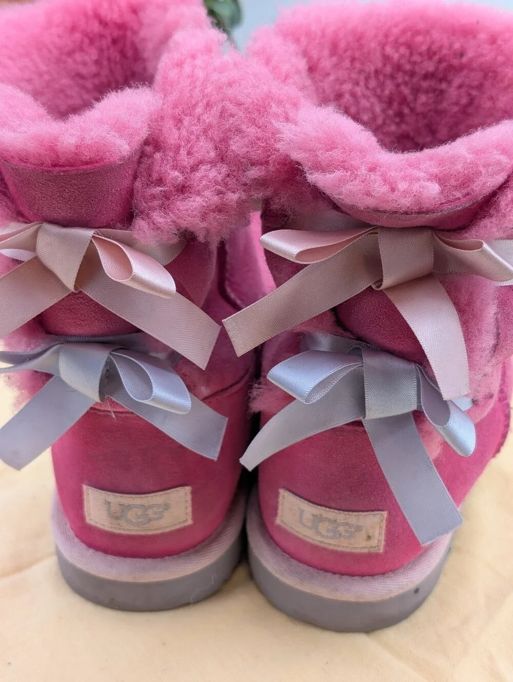 UGG Bailey Bow II Pink Sheepskin‎ Boots Girls Youth Size 5 Cozy Coquette...